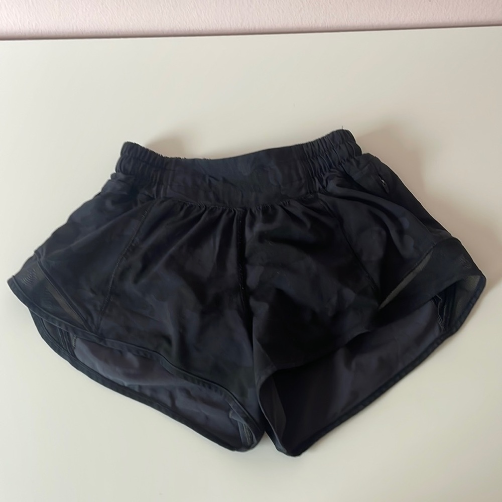 Lululemon Black Camo Hotty Hot shorts, Size:0